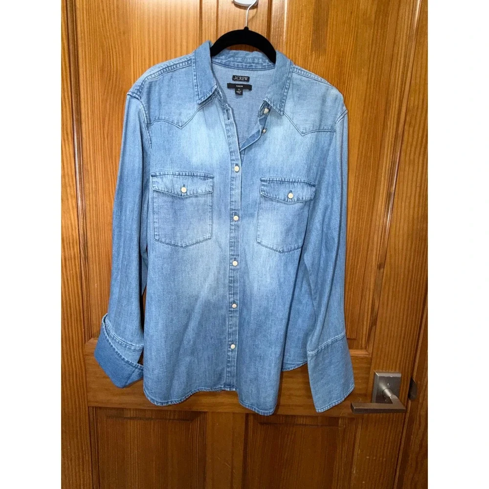 J.Crew Denim Shirt Womens 12 Light Wash Pearl Button Western Cotton Top - Picture 3 of 10
